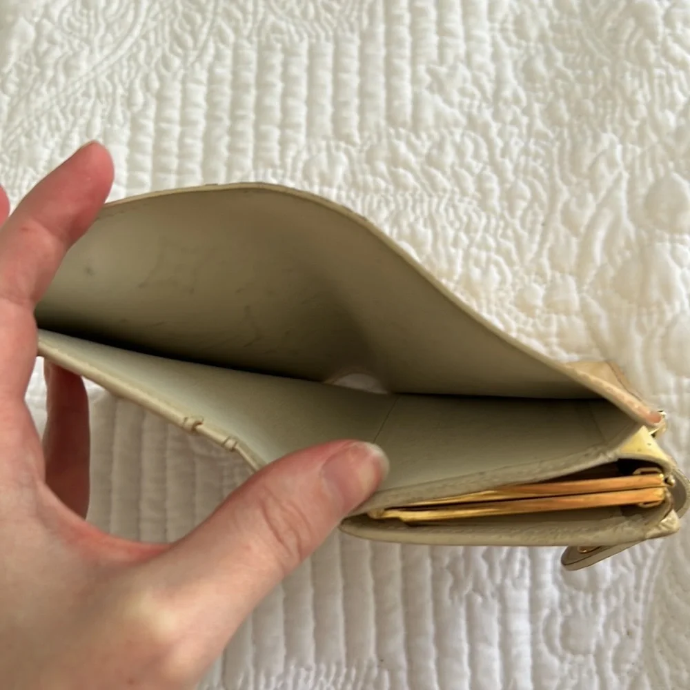 Louis Vuitton Authentic Vernis Kisslock Wallet - Picture 8 of 15